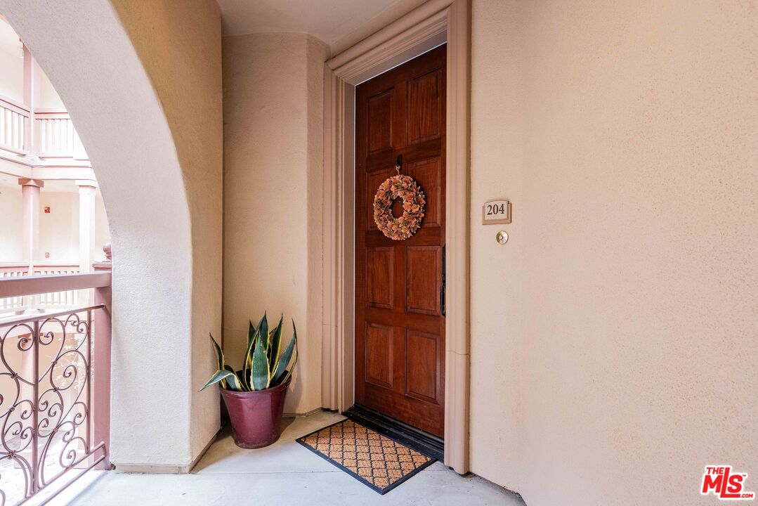 5935 Playa Vista Dr Unit: 204
