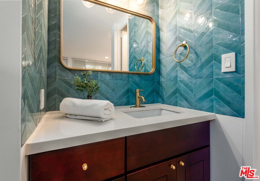 5901 Canterbury Dr Unit: 5