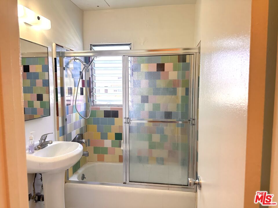 5411 S Centinela Ave Unit: 1