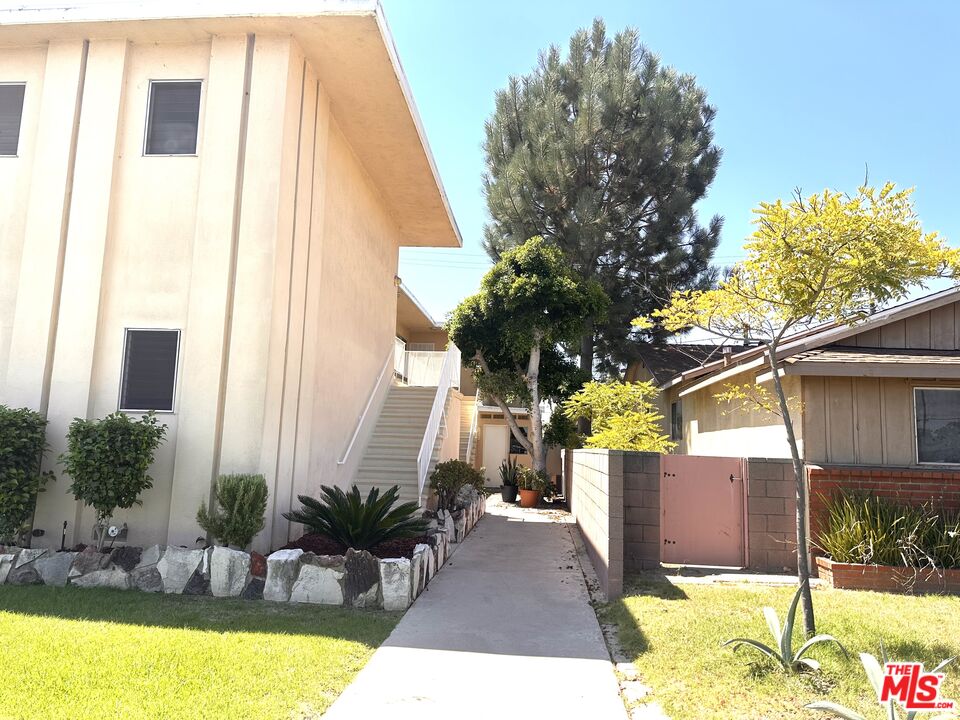 5411 S Centinela Ave Unit: 1