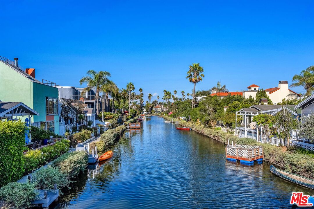 466 S Venice Blvd