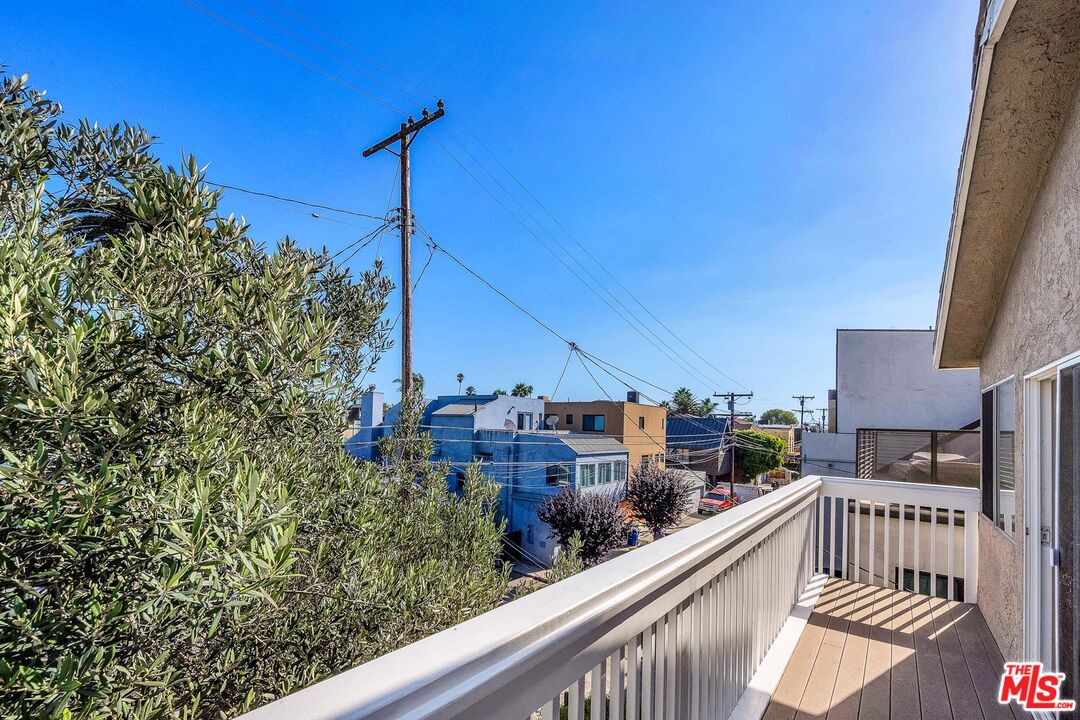 466 S Venice Blvd