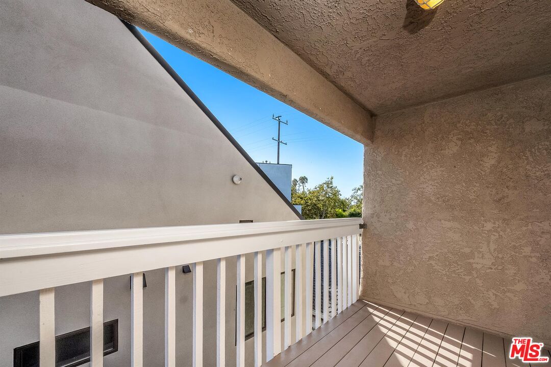 466 S Venice Blvd