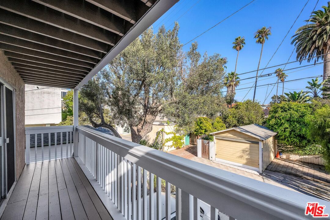 466 S Venice Blvd