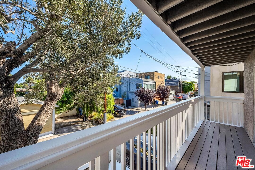 466 S Venice Blvd