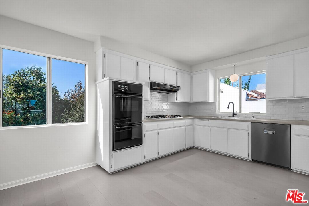 466 S Venice Blvd