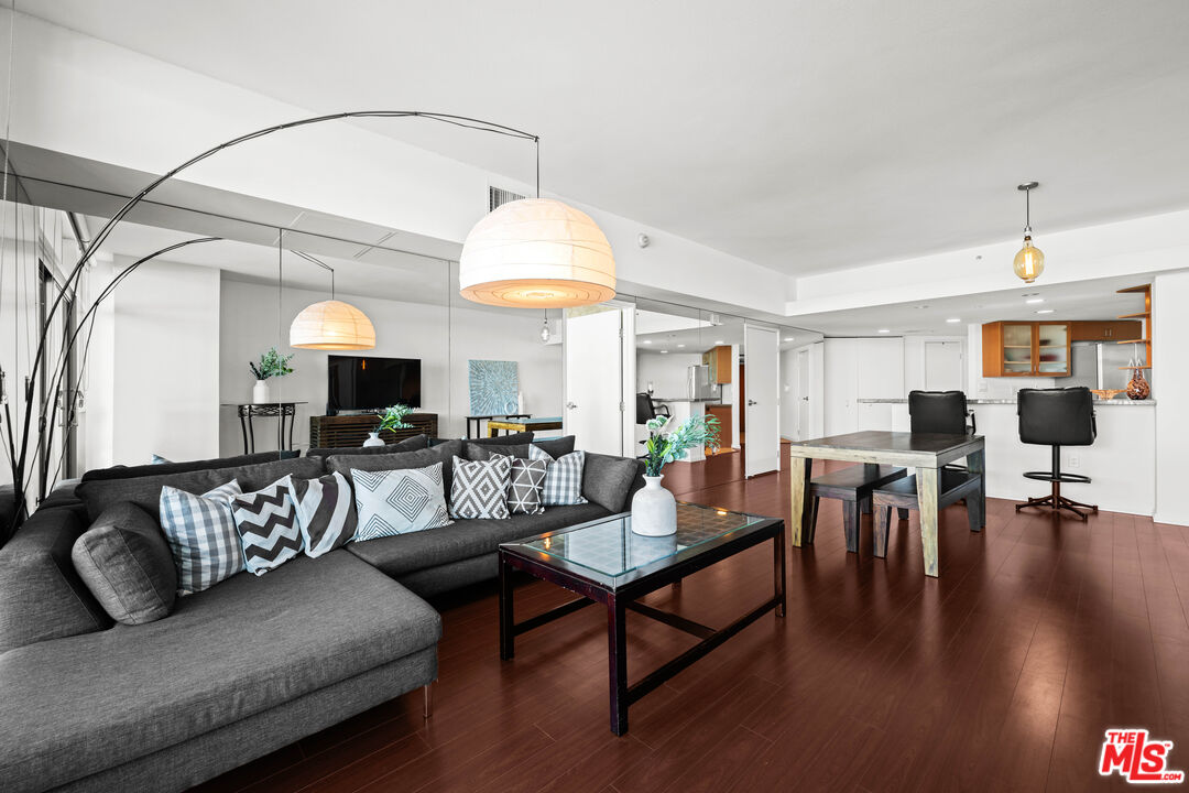 13700 Marina Pointe Dr Unit: 1007