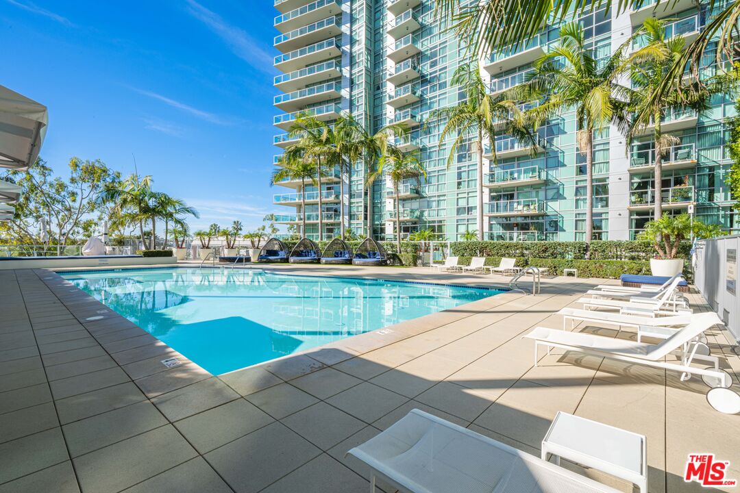 13700 Marina Pointe Dr Unit: 1007