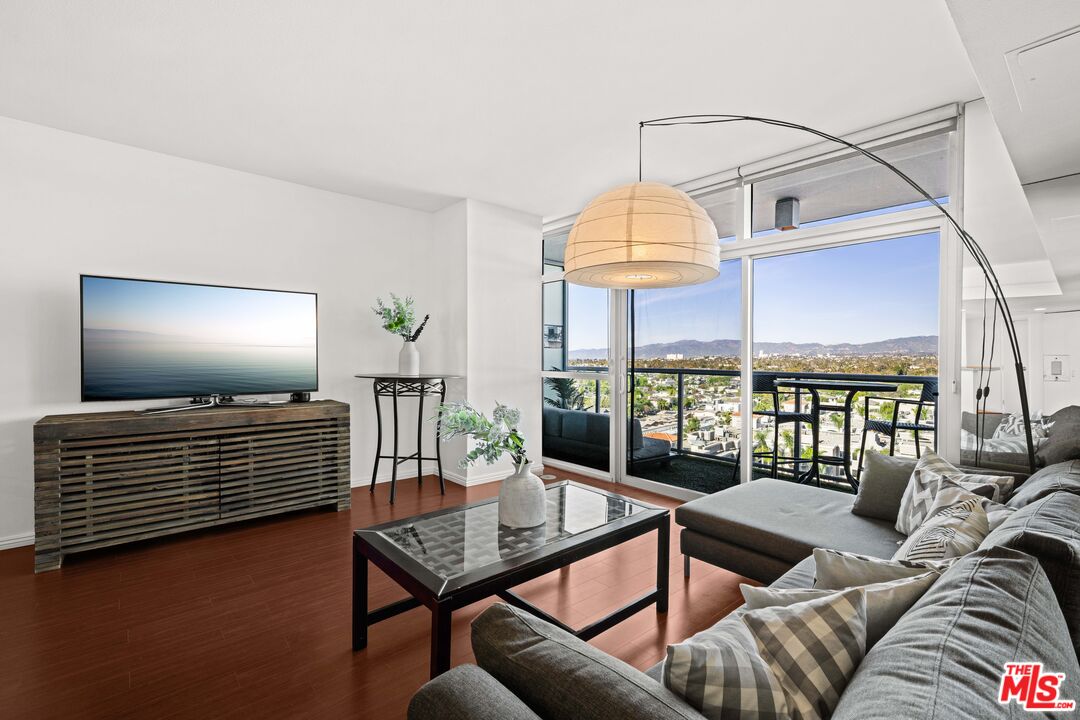 13700 Marina Pointe Dr Unit: 1007