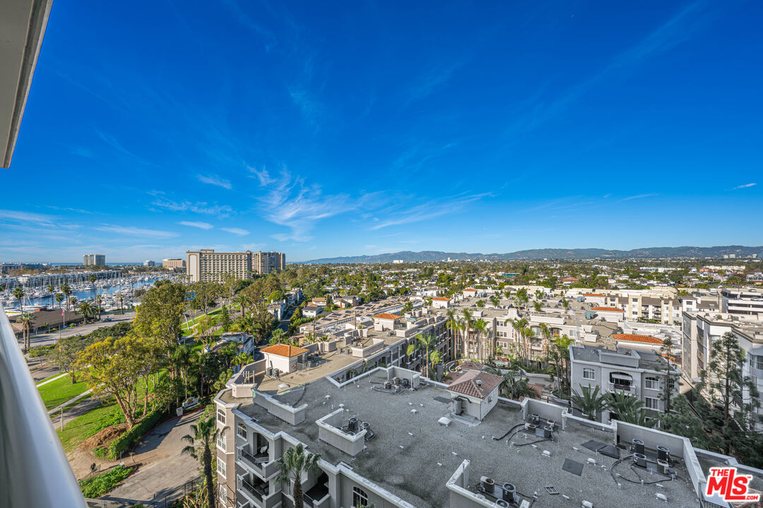 13700 Marina Pointe Dr Unit: 1007