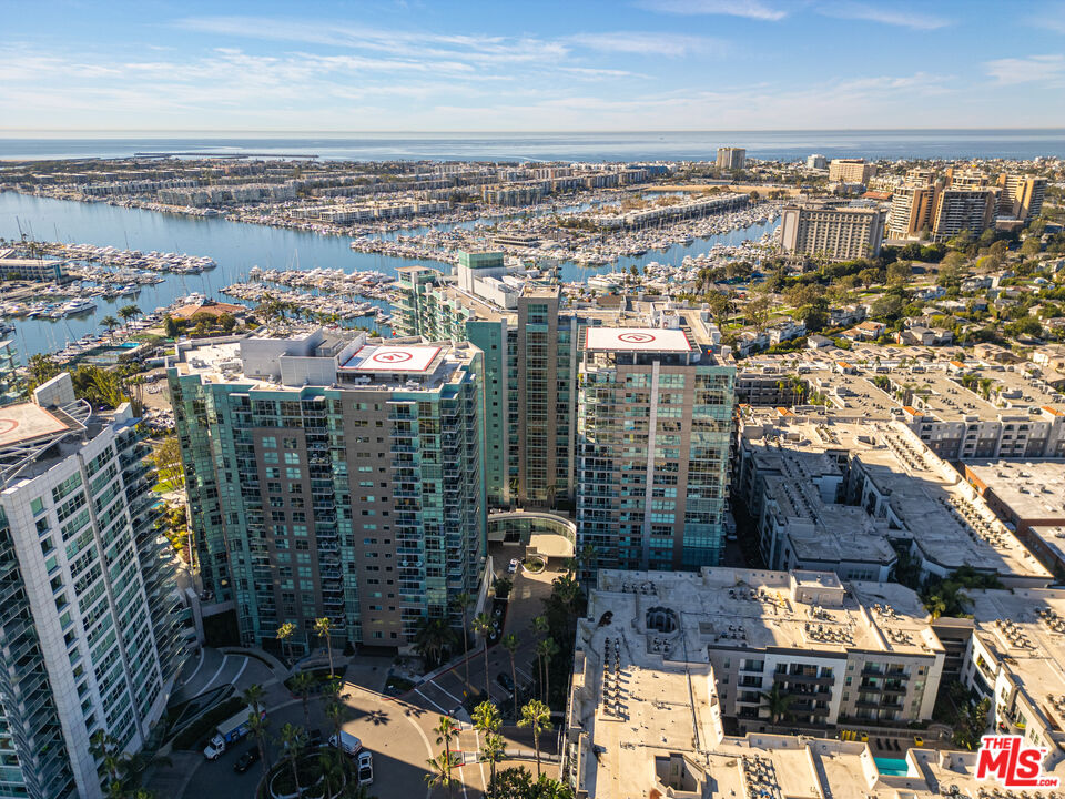 13700 Marina Pointe Dr Unit: 1007