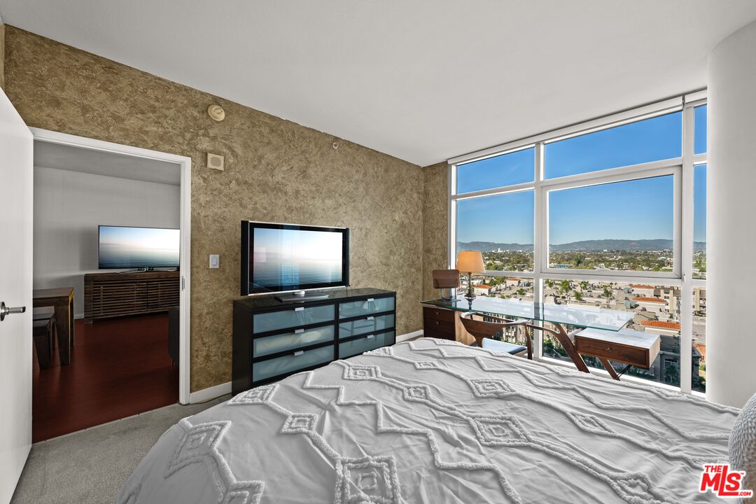 13700 Marina Pointe Dr Unit: 1007