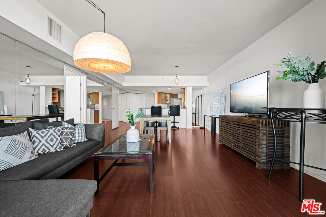 13700 Marina Pointe Dr Unit: 1007