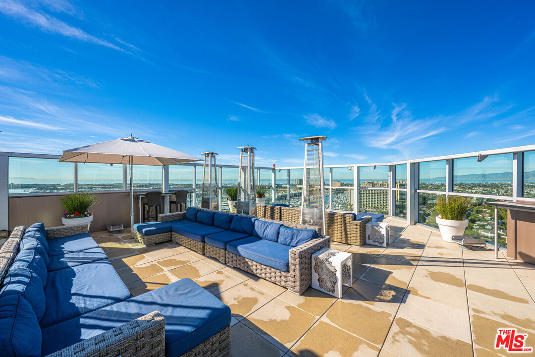 13700 Marina Pointe Dr Unit: 1007