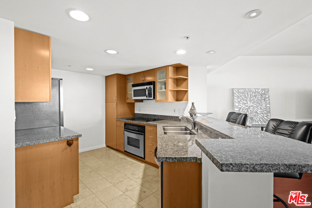 13700 Marina Pointe Dr Unit: 1007