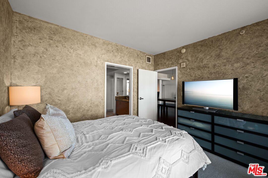 13700 Marina Pointe Dr Unit: 1007