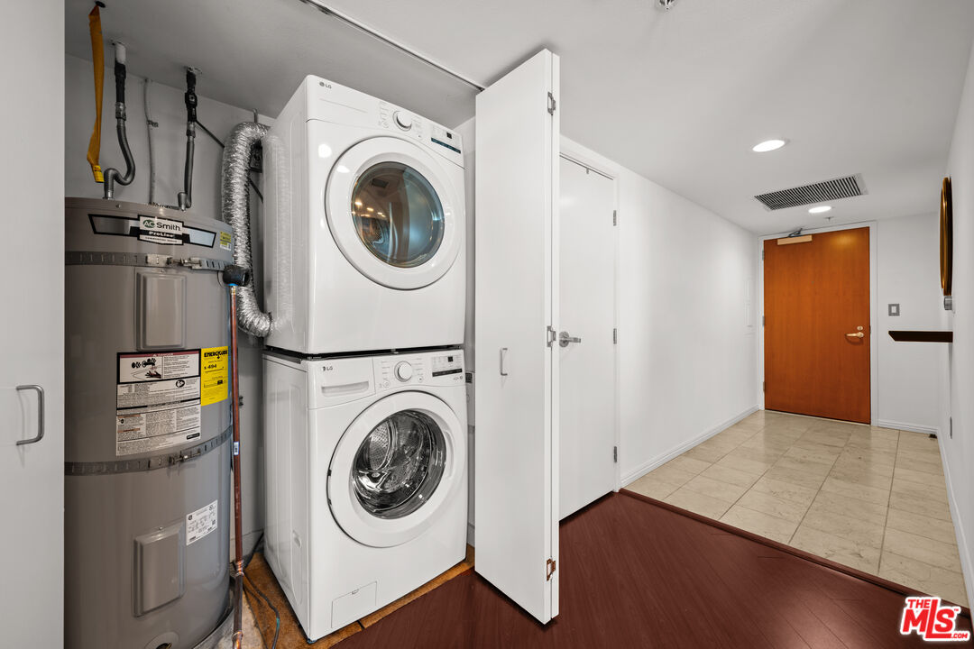 13700 Marina Pointe Dr Unit: 1007