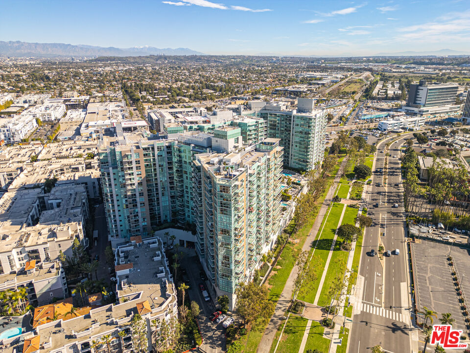 13700 Marina Pointe Dr Unit: 1007