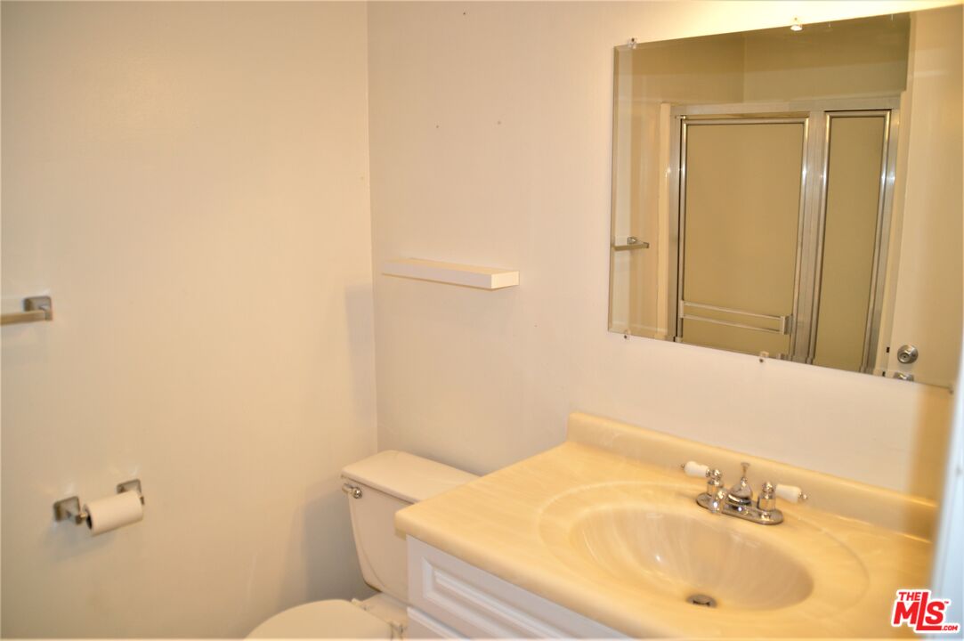 6050 CANTERBURY DR Unit: F205