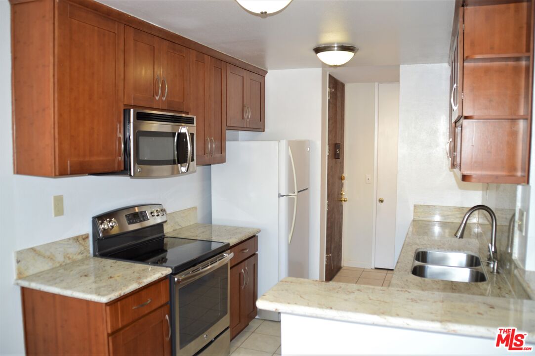 6050 CANTERBURY DR Unit: F205