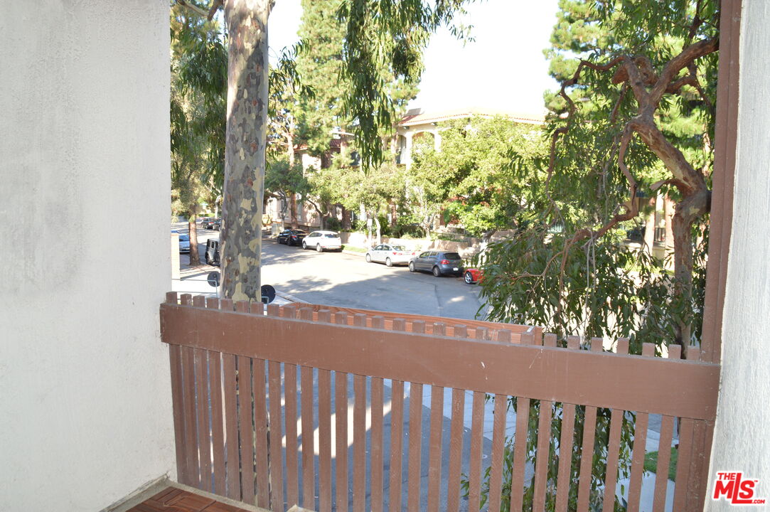 6050 CANTERBURY DR Unit: F205