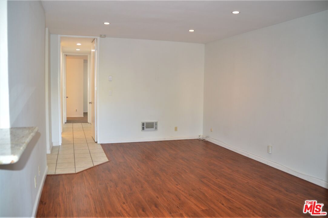 6050 CANTERBURY DR Unit: F205
