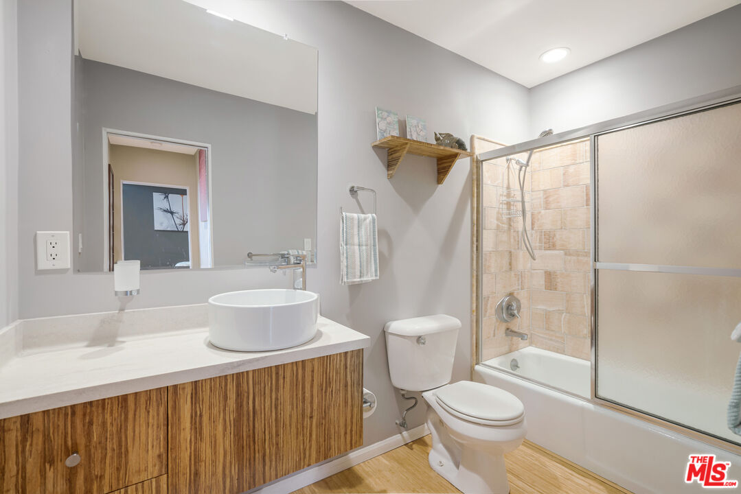 8001 Redlands St Unit: 207