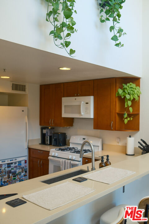 13200 Pacific Promenade Unit: 422