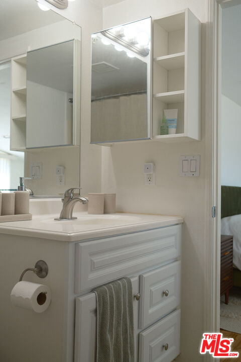 13200 Pacific Promenade Unit: 422