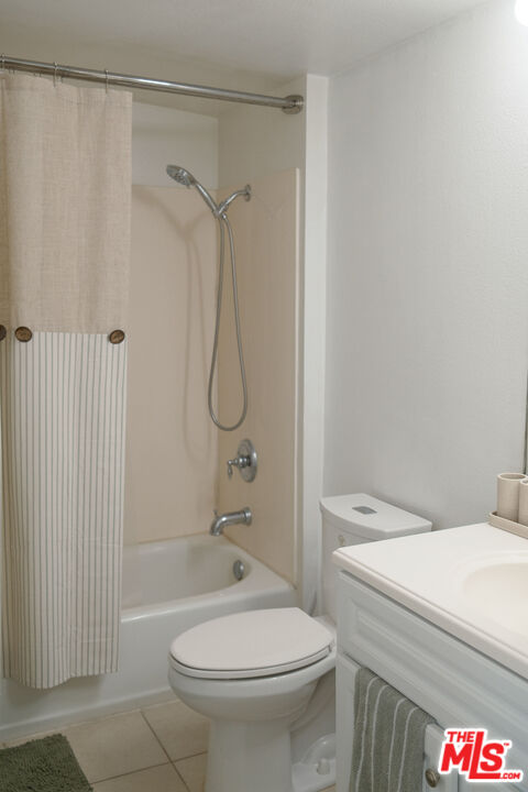 13200 Pacific Promenade Unit: 422