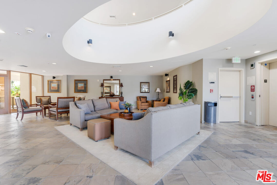13200 Pacific Promenade Unit: 422