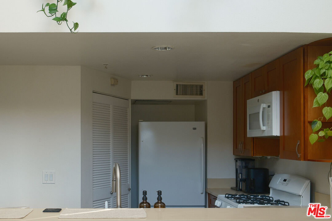 13200 Pacific Promenade Unit: 422