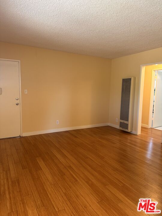 5411 S Centinela Ave Unit: 4