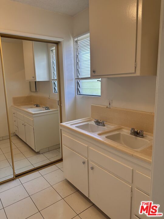 5411 S Centinela Ave Unit: 4
