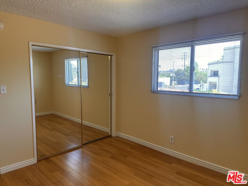 5411 S Centinela Ave Unit: 4
