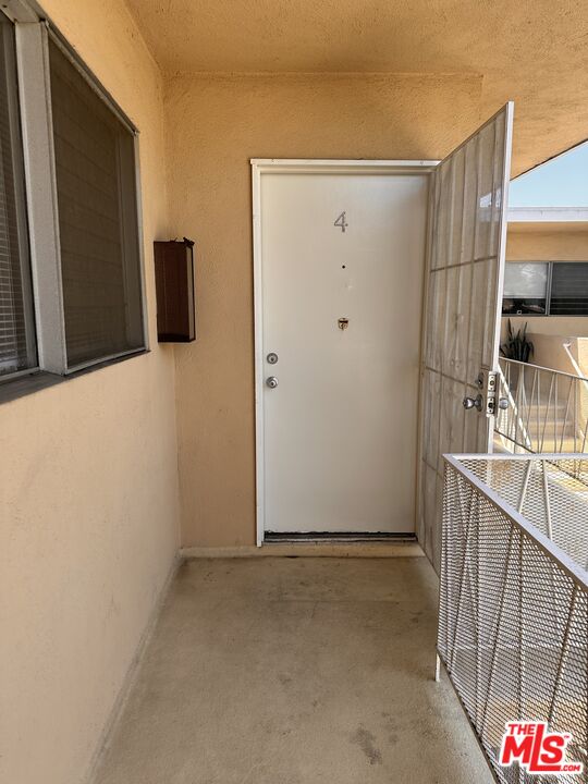 5411 S Centinela Ave Unit: 4