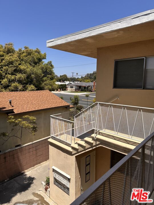 5411 S Centinela Ave Unit: 4