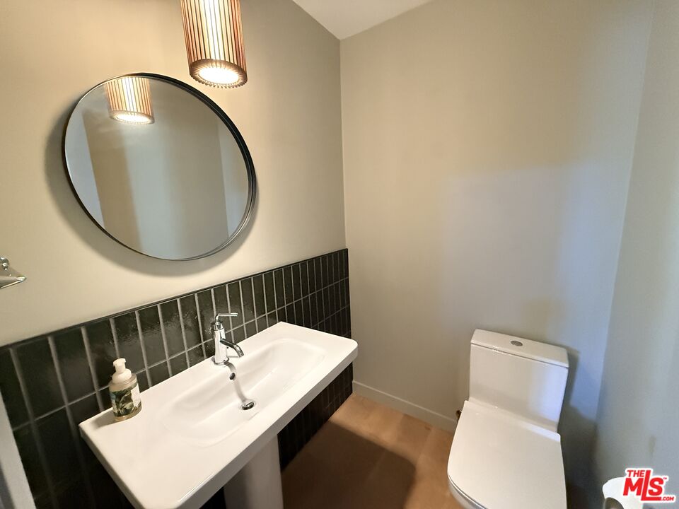 5215 S Sepulveda Blvd Unit: 11B