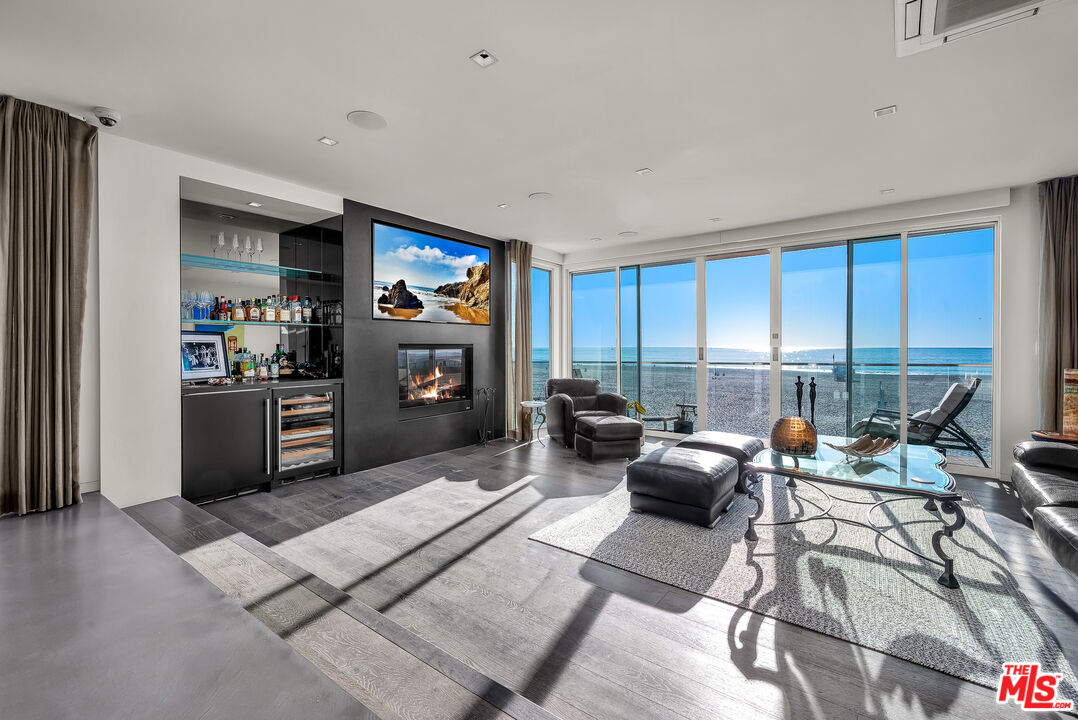 1 Driftwood St Unit: 3