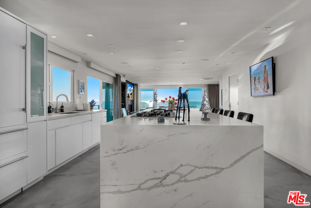 1 Driftwood St Unit: 3