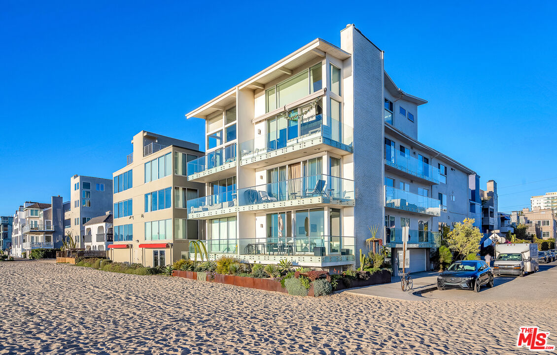 1 Driftwood St Unit: 3