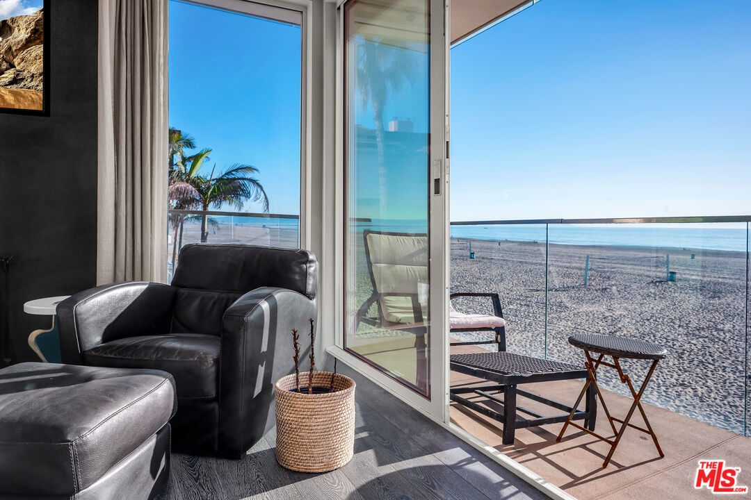 1 Driftwood St Unit: 3