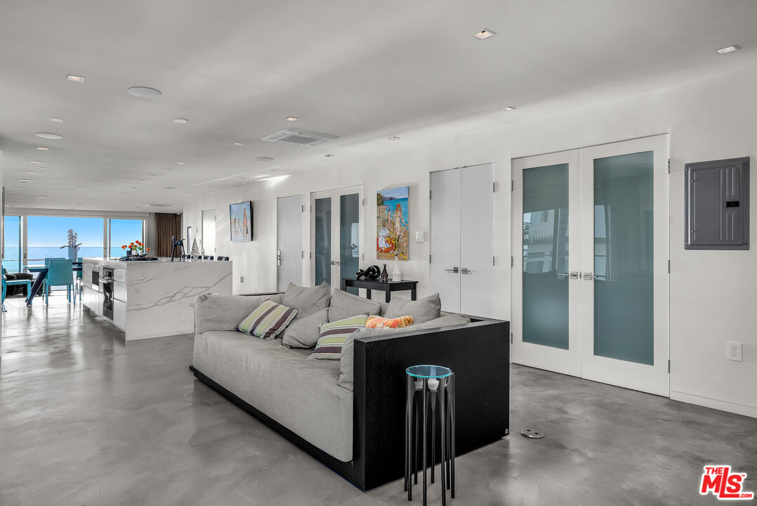1 Driftwood St Unit: 3