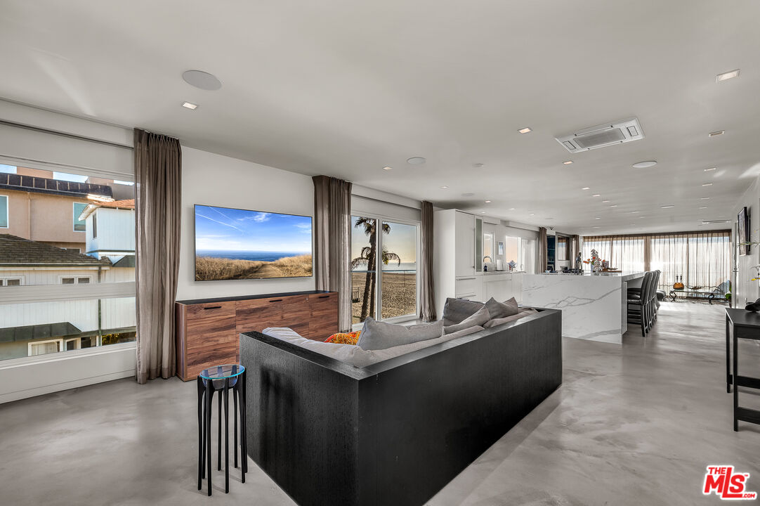 1 Driftwood St Unit: 3