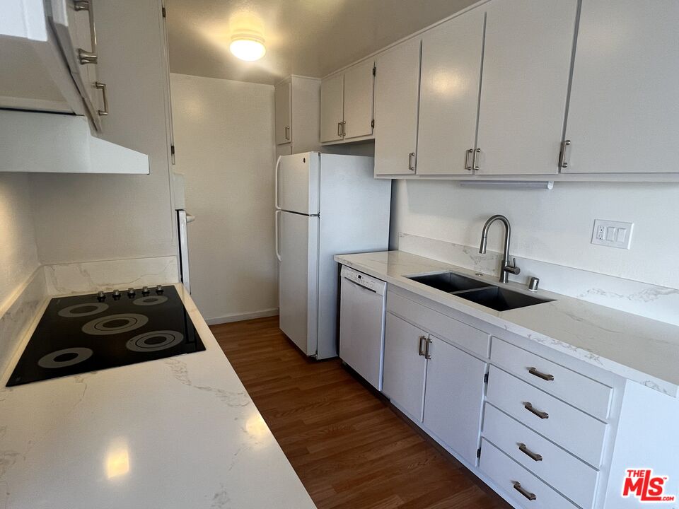 6000 Canterbury Dr Unit: D212