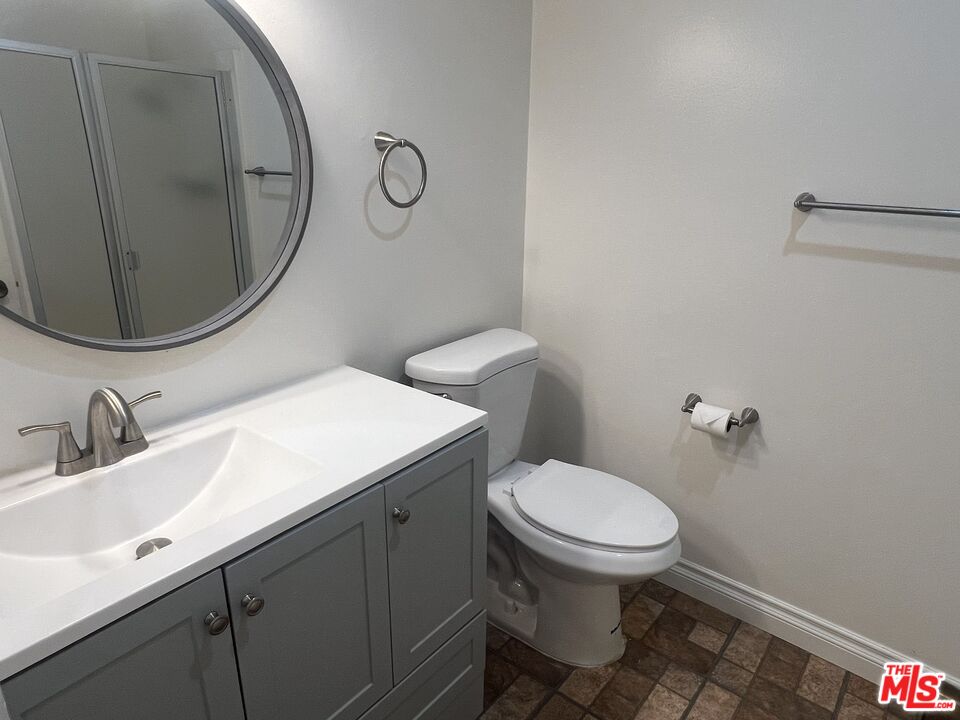 6000 Canterbury Dr Unit: D212