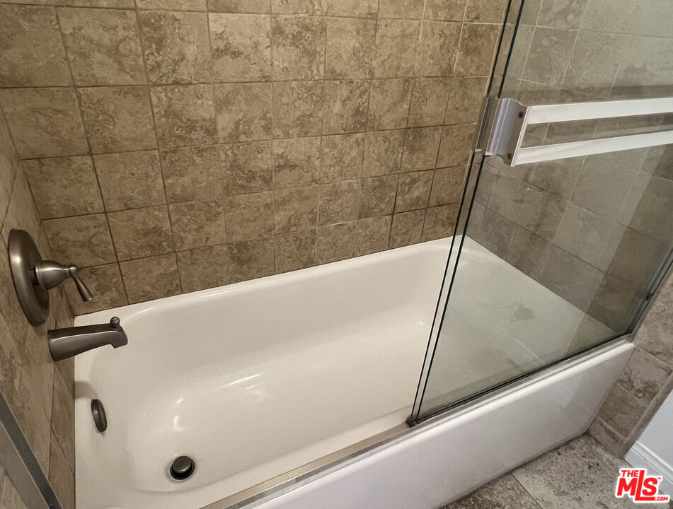 6000 Canterbury Dr Unit: D212