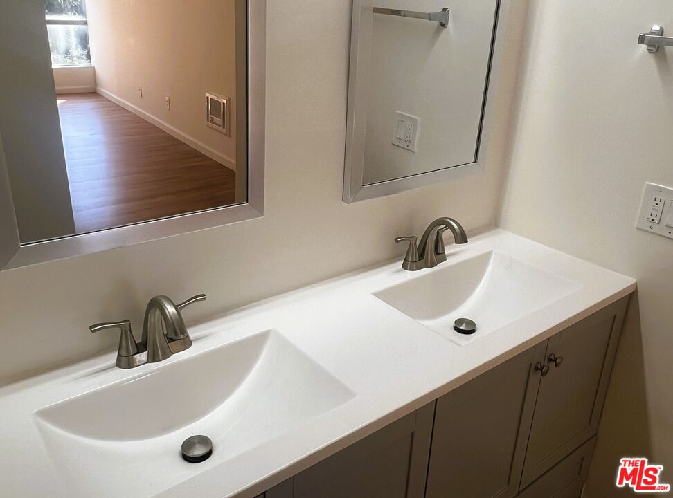 6000 Canterbury Dr Unit: D212