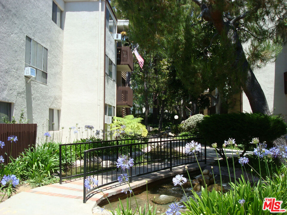 6000 Canterbury Dr Unit: D212