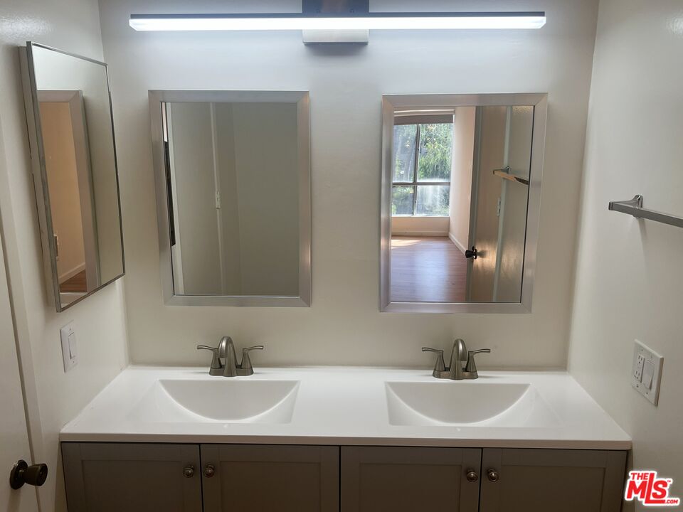 6000 Canterbury Dr Unit: D212